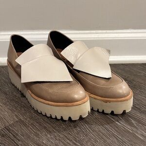 Stylish Women's Loafers in Cream and Tan